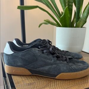 Reebok Men’s Classic Suede Trainer in Navy Blue with Gum Sole - Size 13